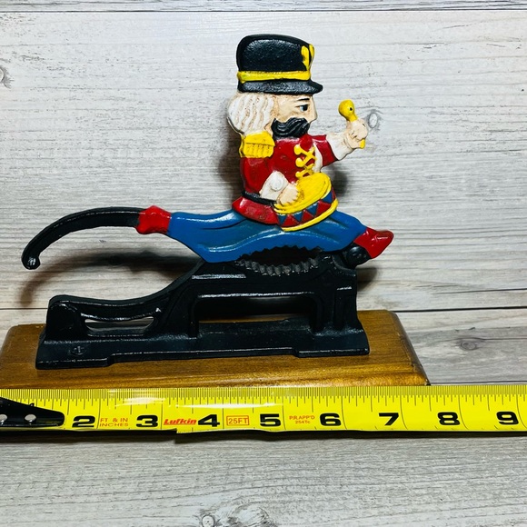 Vintage ~ Nutcracker Drummer Boy Cast Iron Hand painted on mounted wood base - Picture 6 of 7